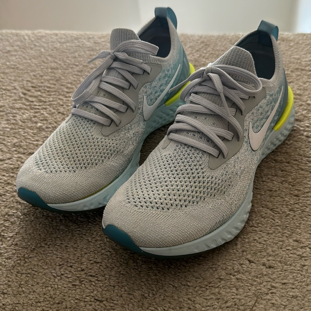 Nike Women’s Epic React Flyknit Size 9.5